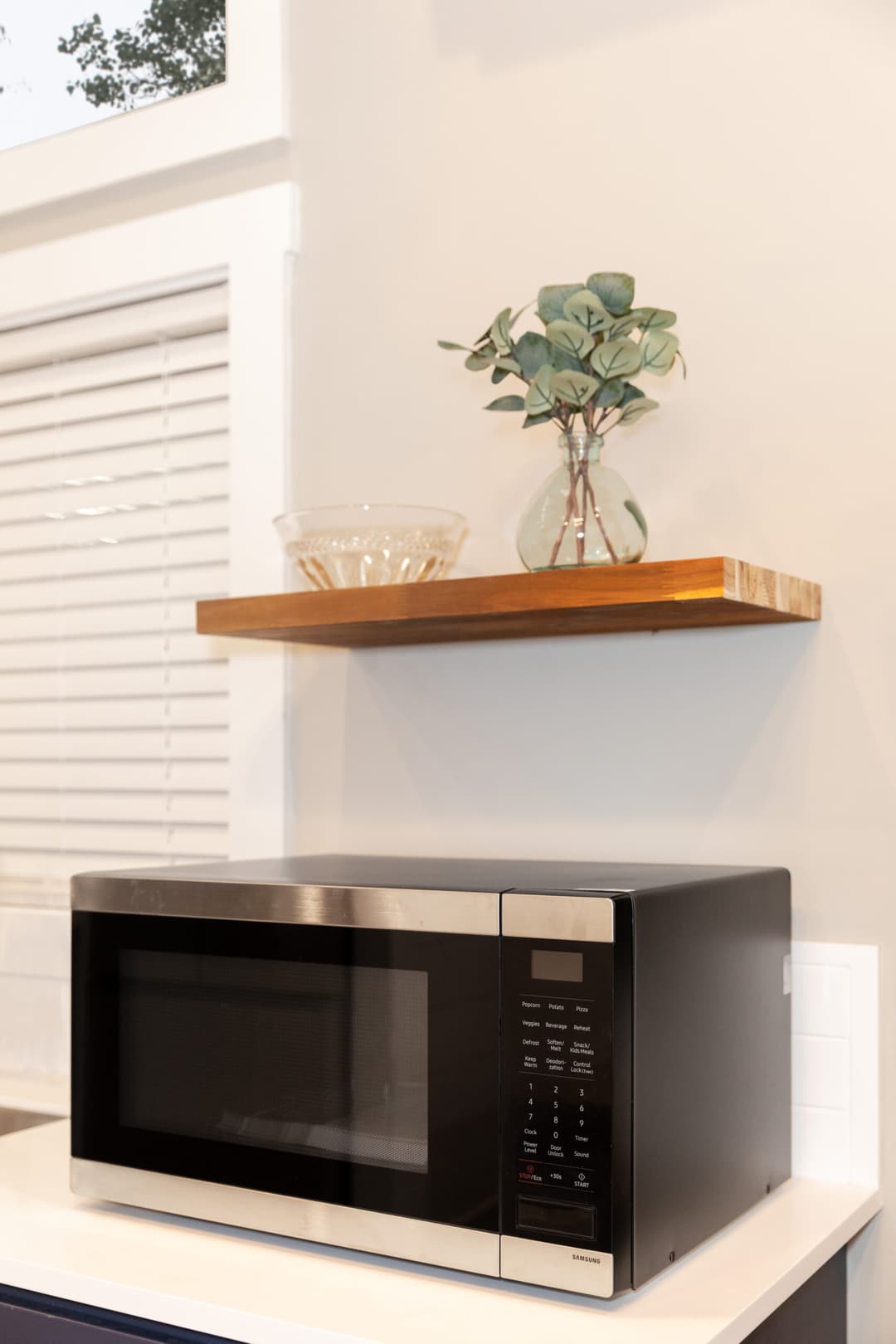 Blue springs kitchen home features