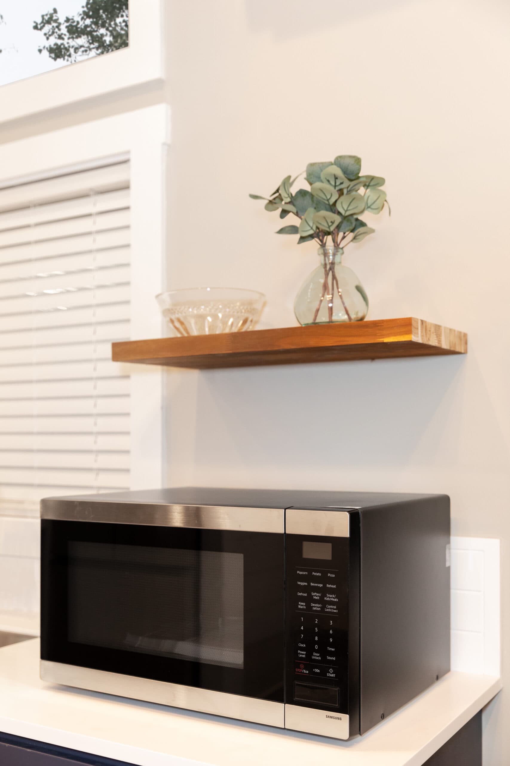 Blue springs kitchen home features