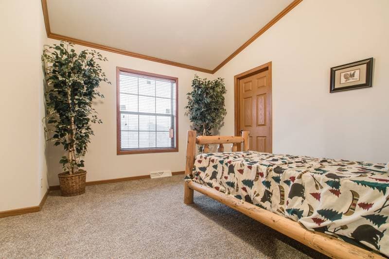 Wood manor d500 bedroom home features