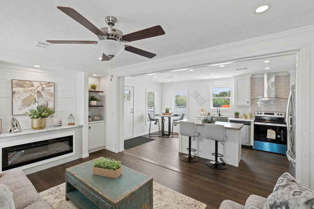 Venice interior home features