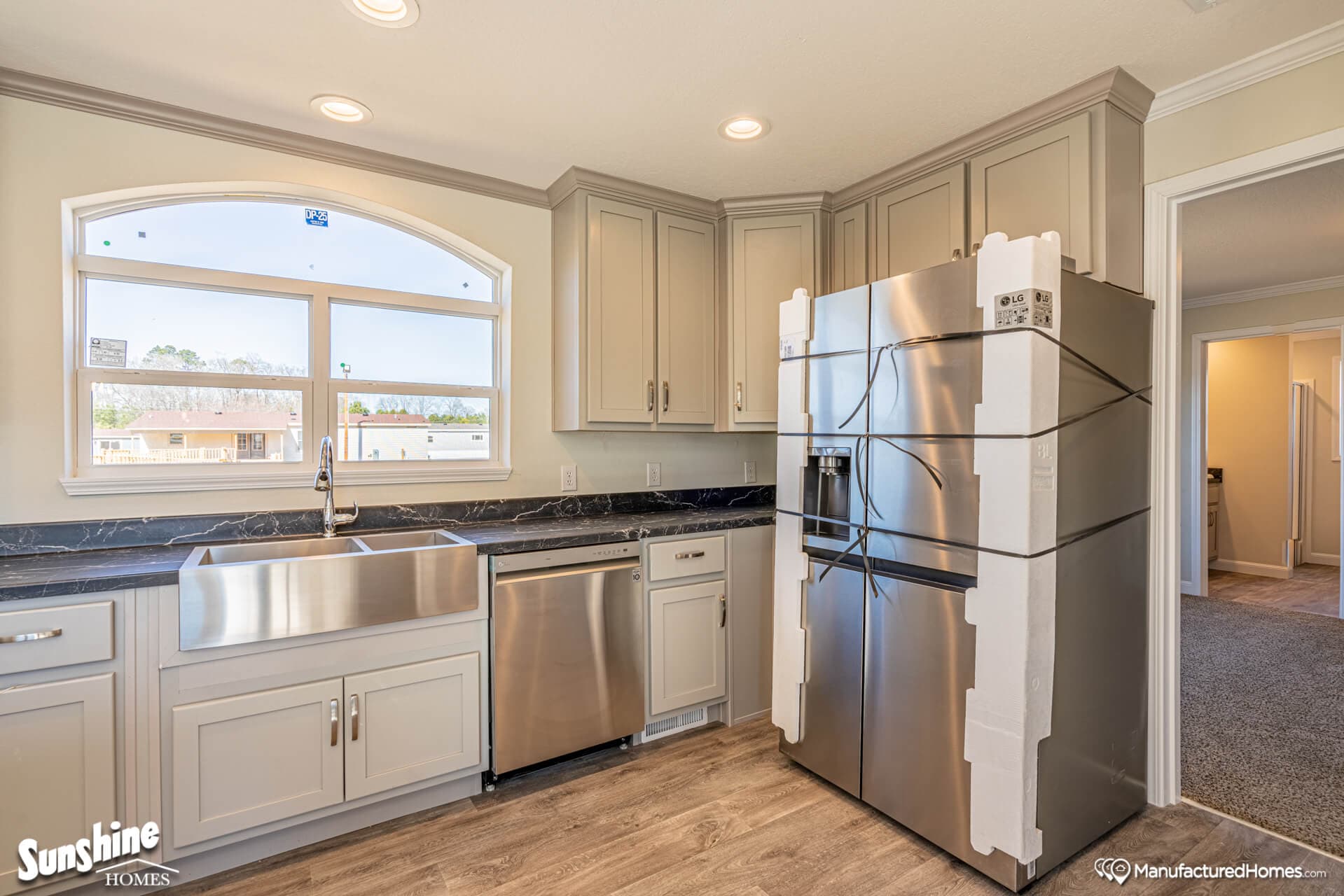 Pri1684-1009 kitchen home features