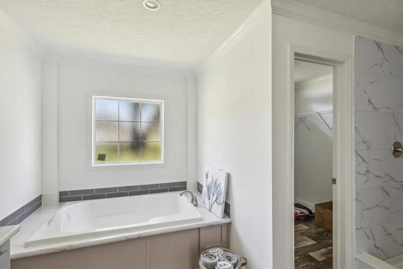 Freedom 2860520 bathroom home features