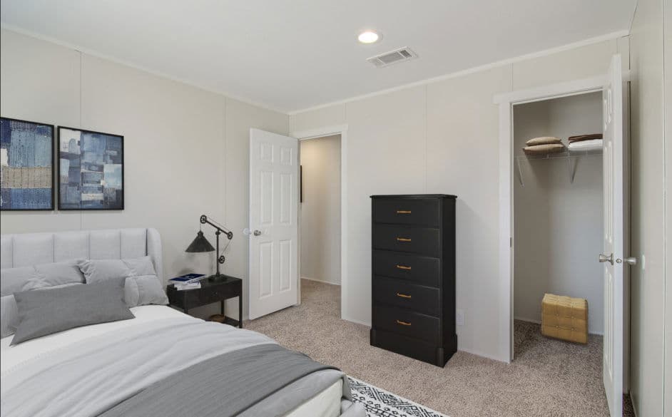 Bandera 3356 bedroom home features