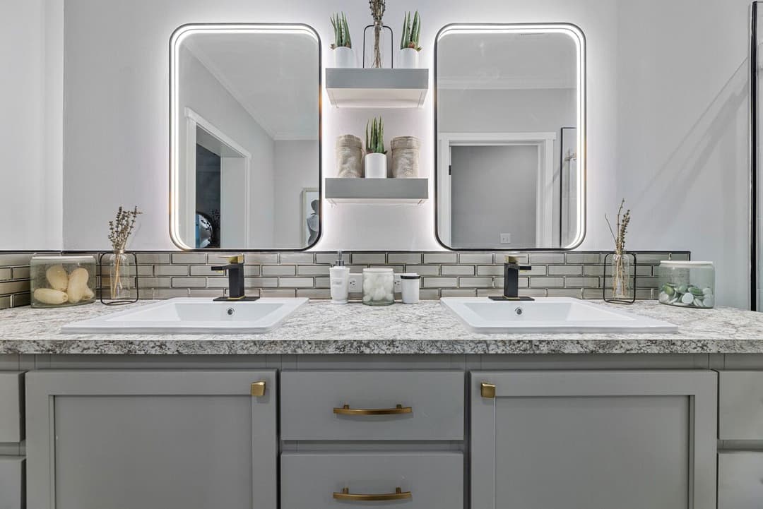 Davan 28683a bathroom home features