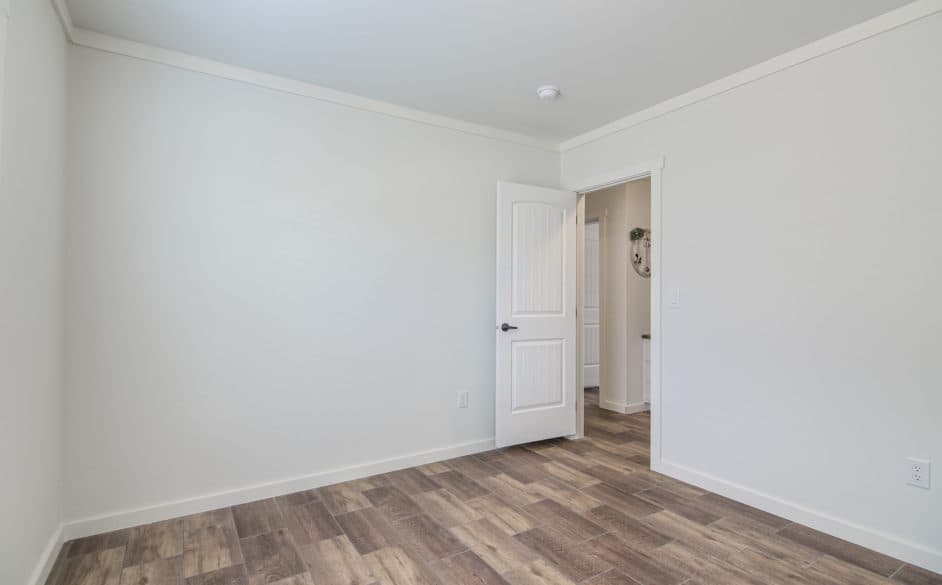 Pearl 6380 bedroom home features