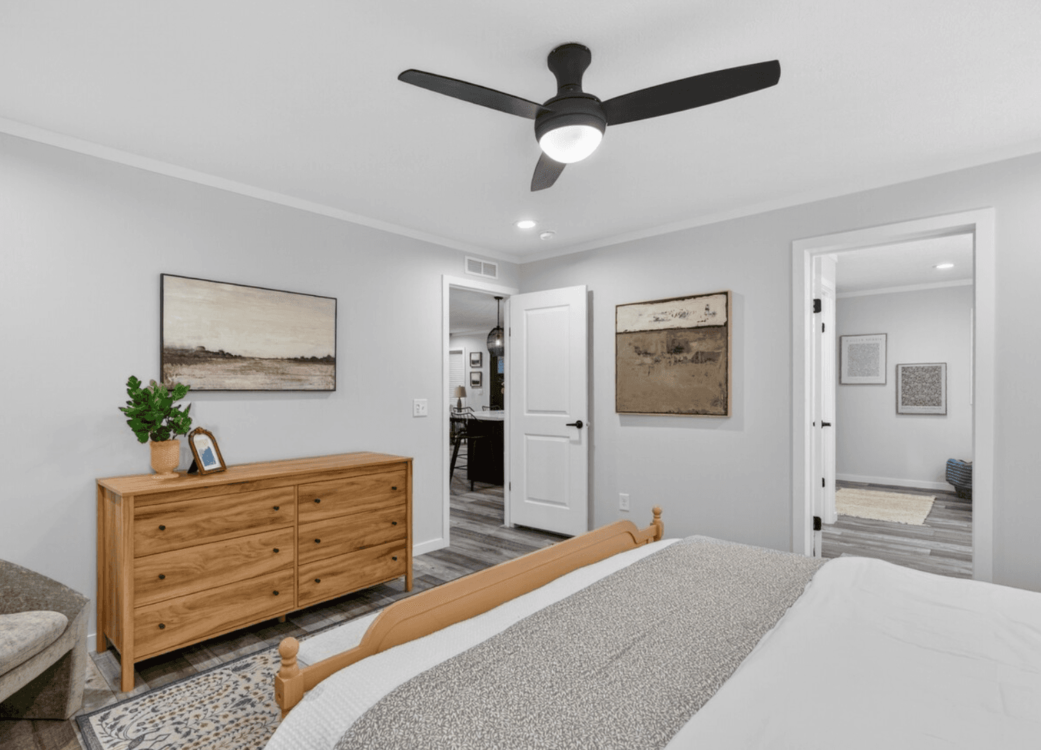 Axis 32563n bedroom home features