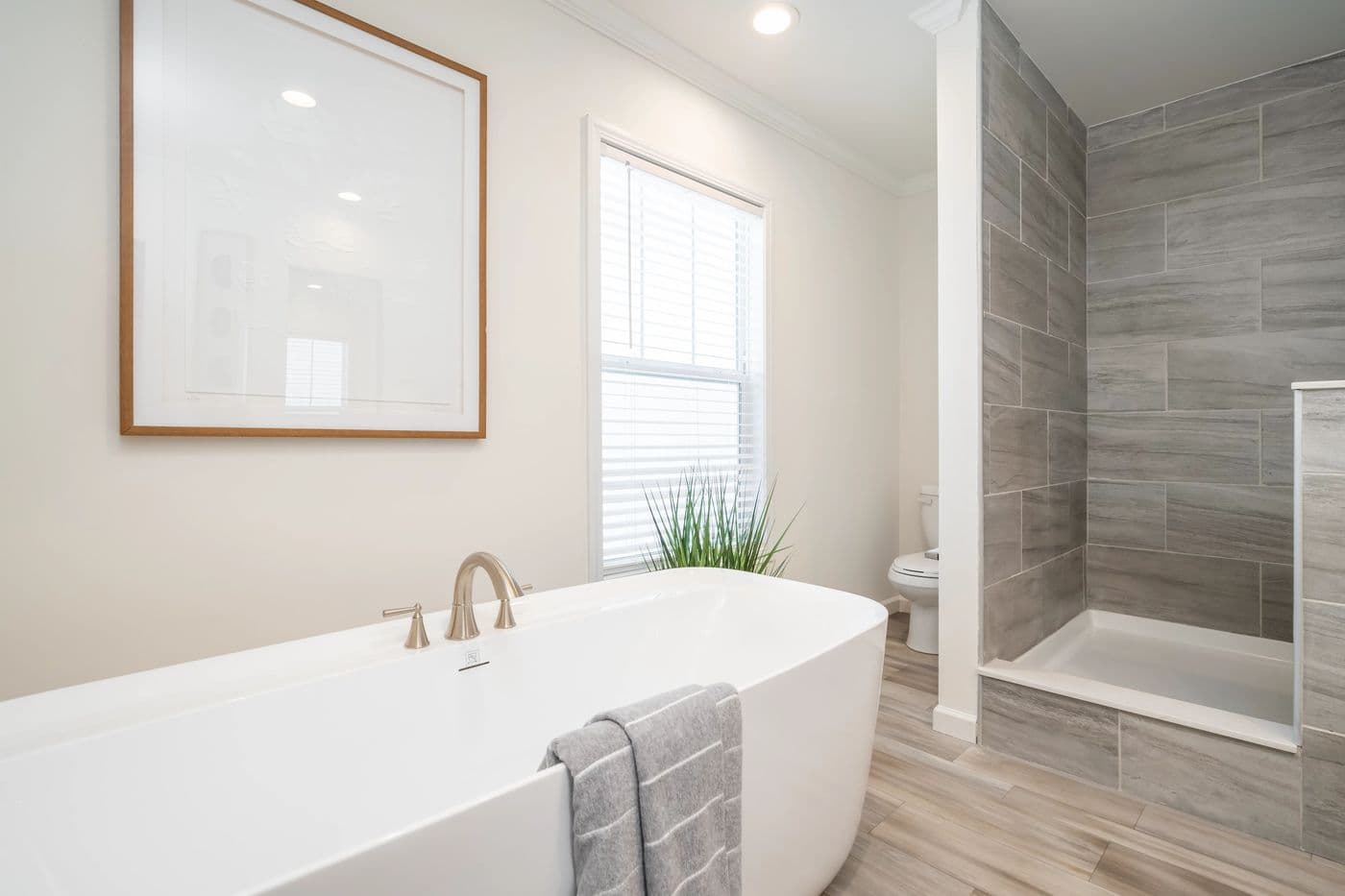 River bathroom home features