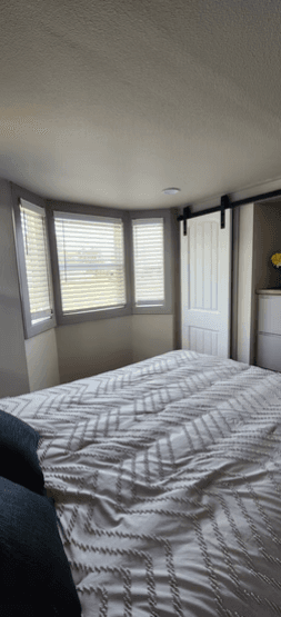 Bayside bedroom home features