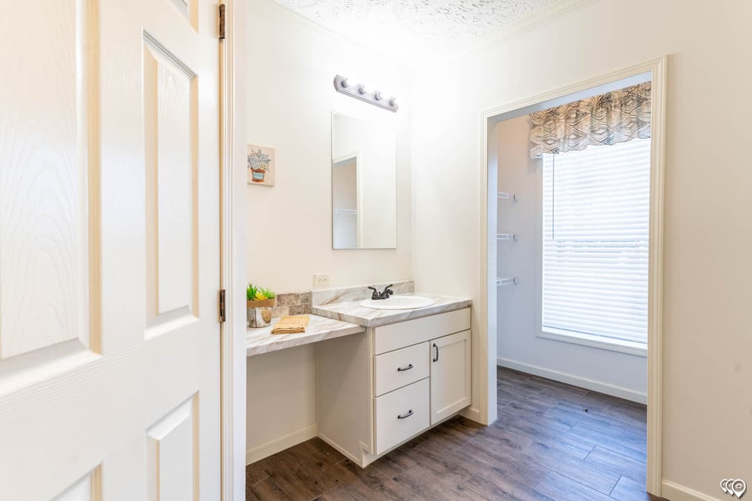 Aimon bathroom home features