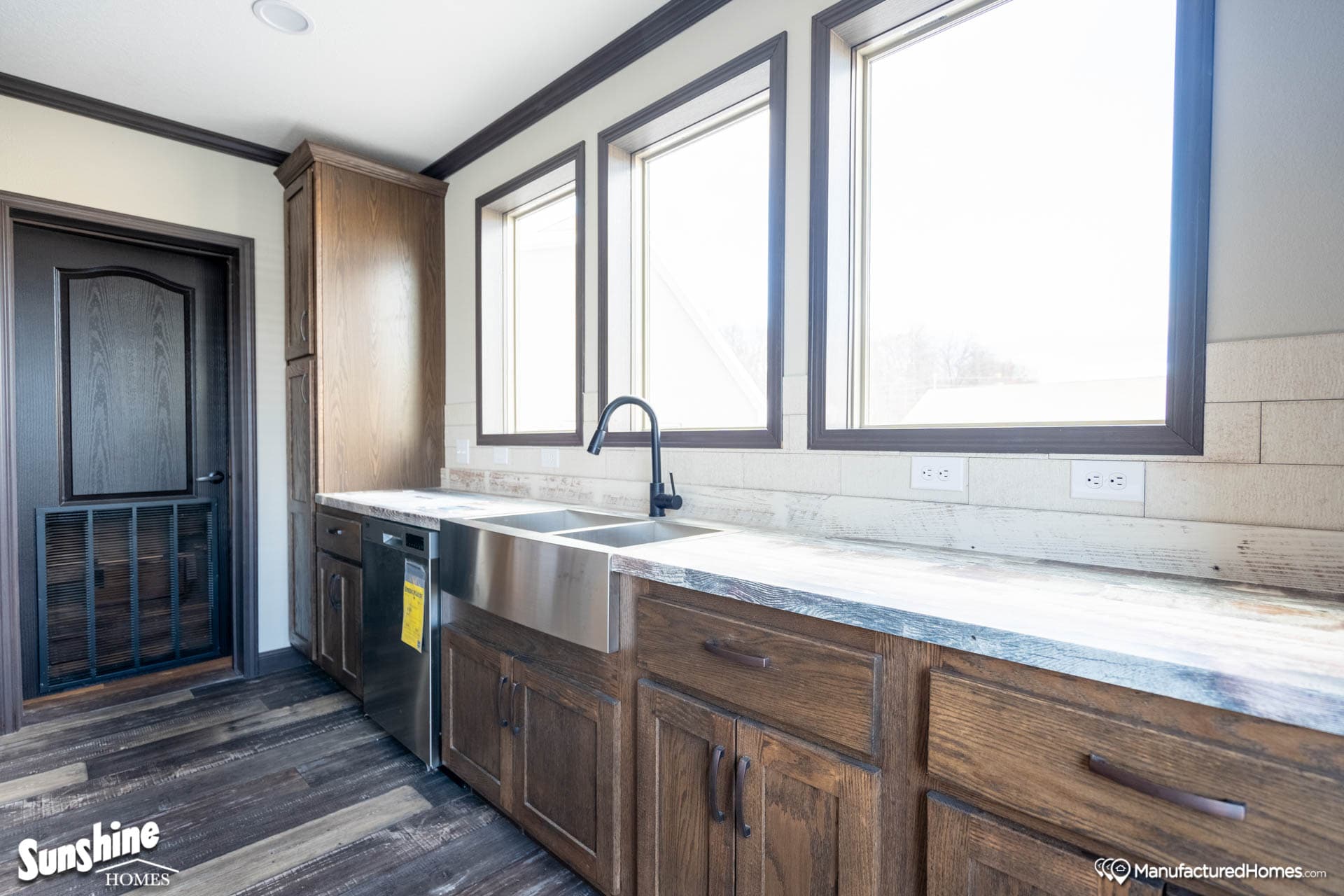 Pri3256-2061 kitchen home features