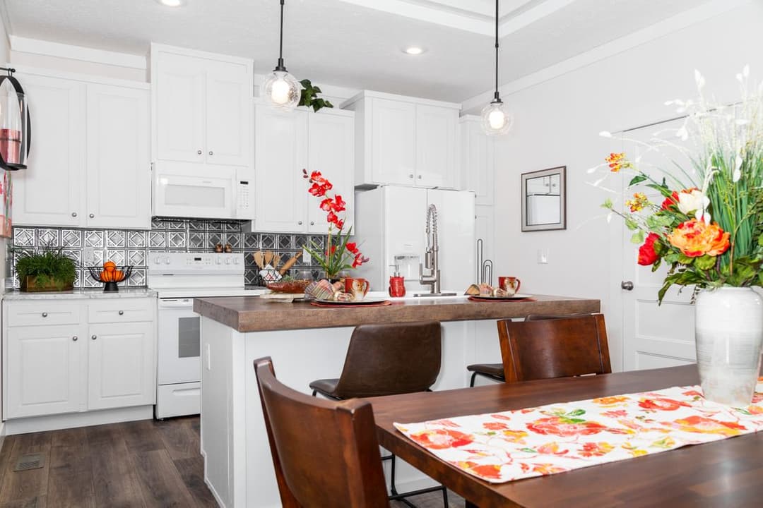 1439 carolina "magnolia" kitchen home features