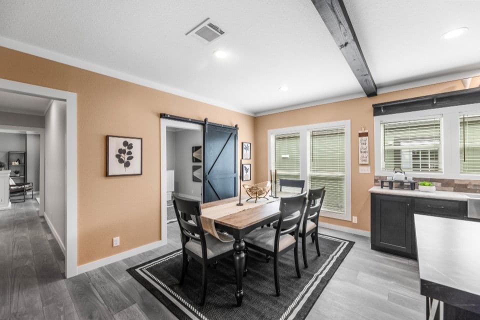 Apex 32763x interior home features