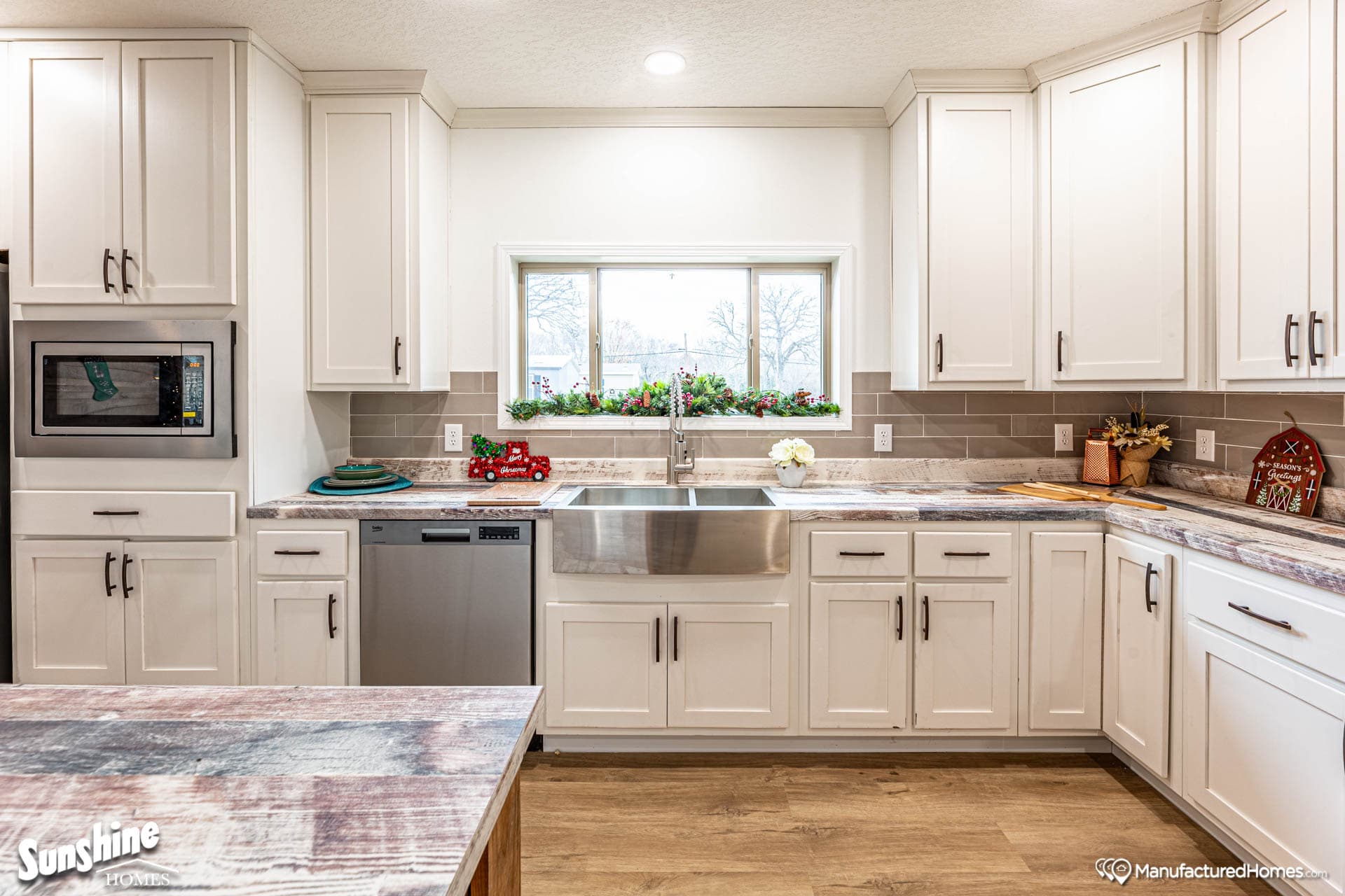 Pri3284-2015 kitchen home features