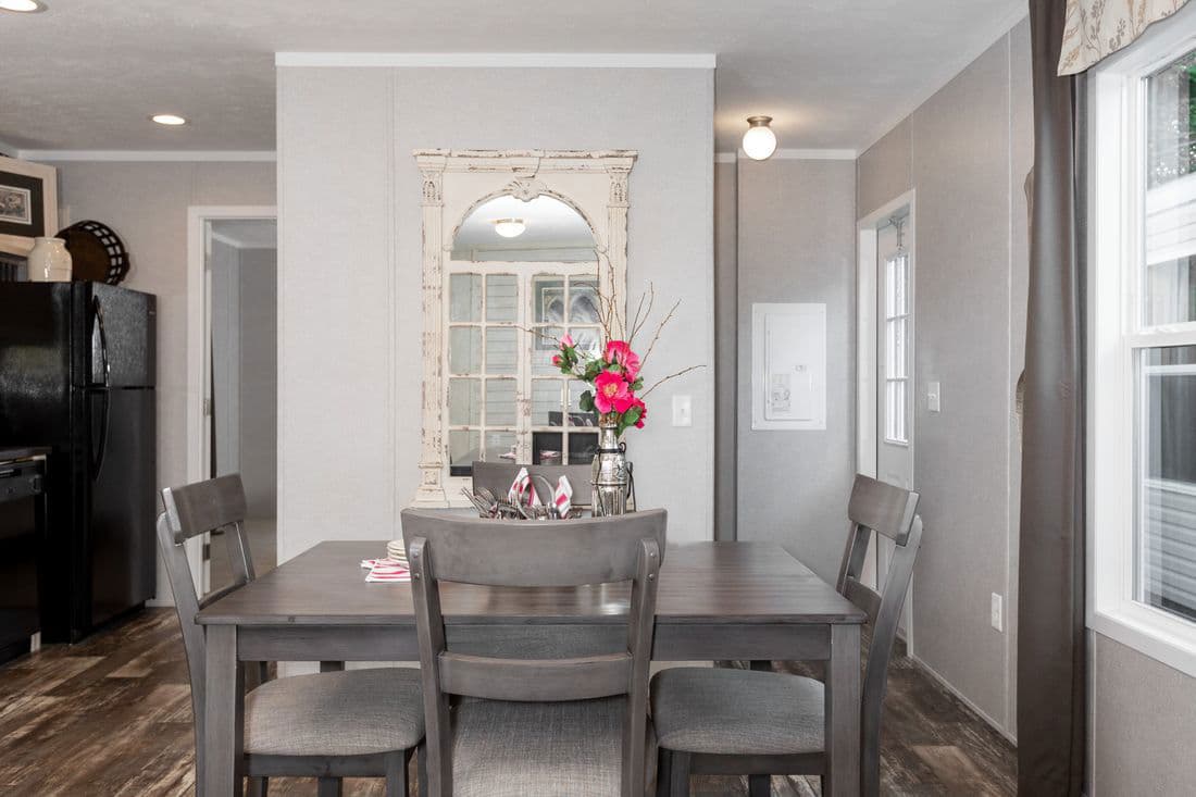 Sapphire 76 interior home features