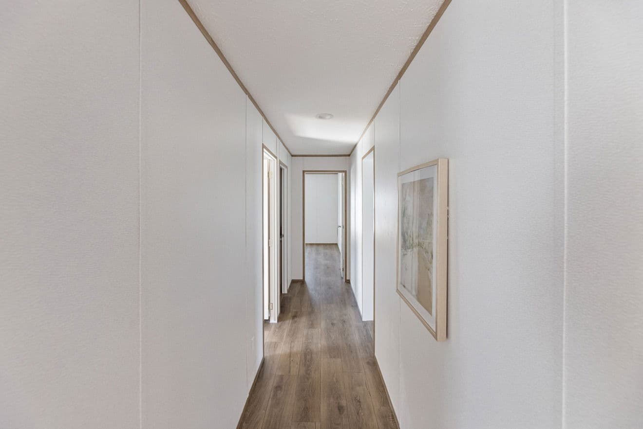 Phoenix 32483a interior home features