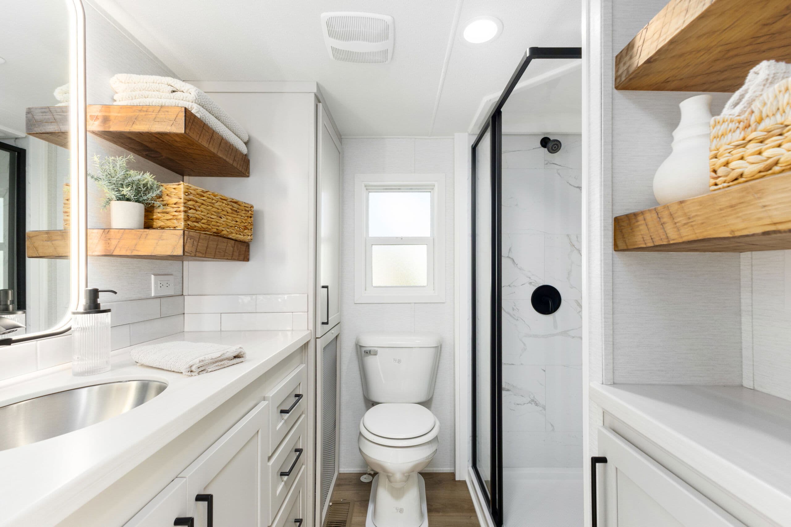 Island 6449 bathroom home features