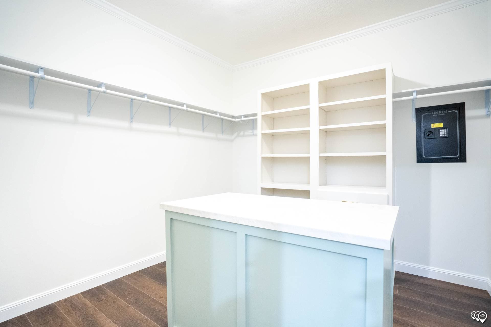 Pri3284-2073 interior home features