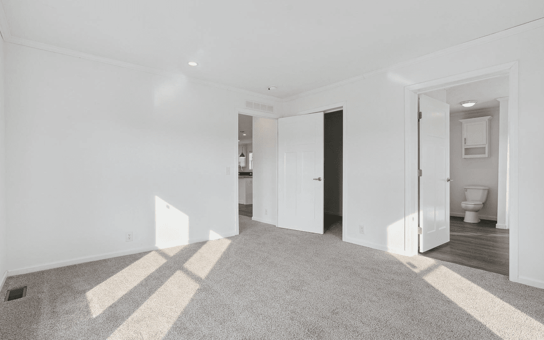 N688 bedroom home features