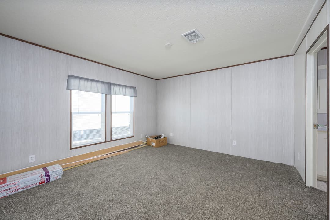 Blitz bedroom home features