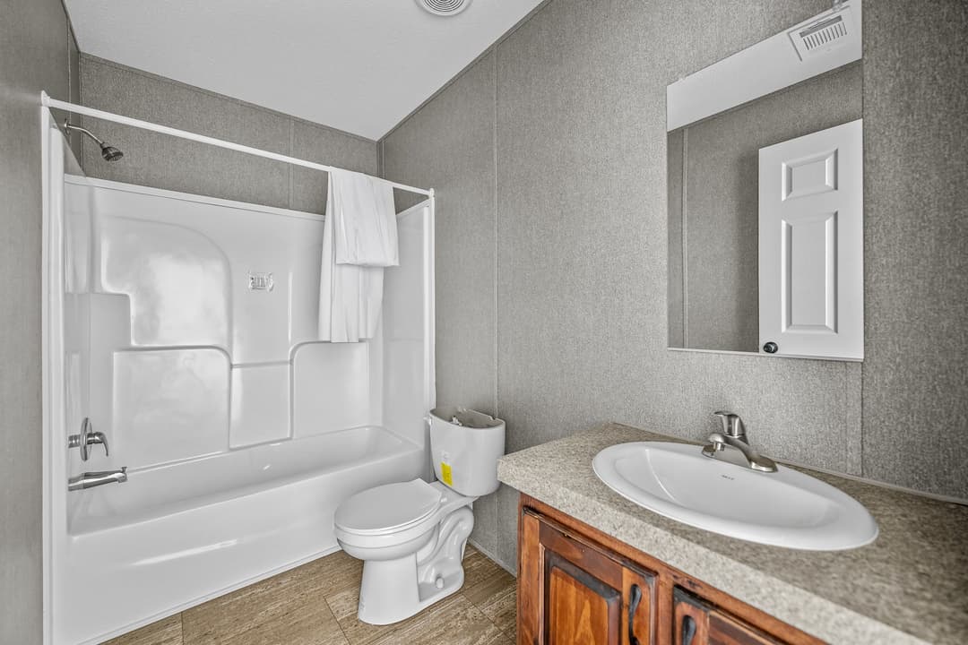 Mj bathroom home features