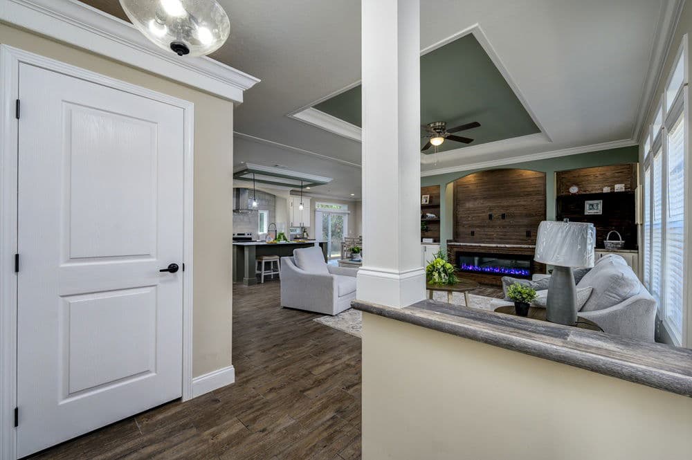 Marathon interior home features