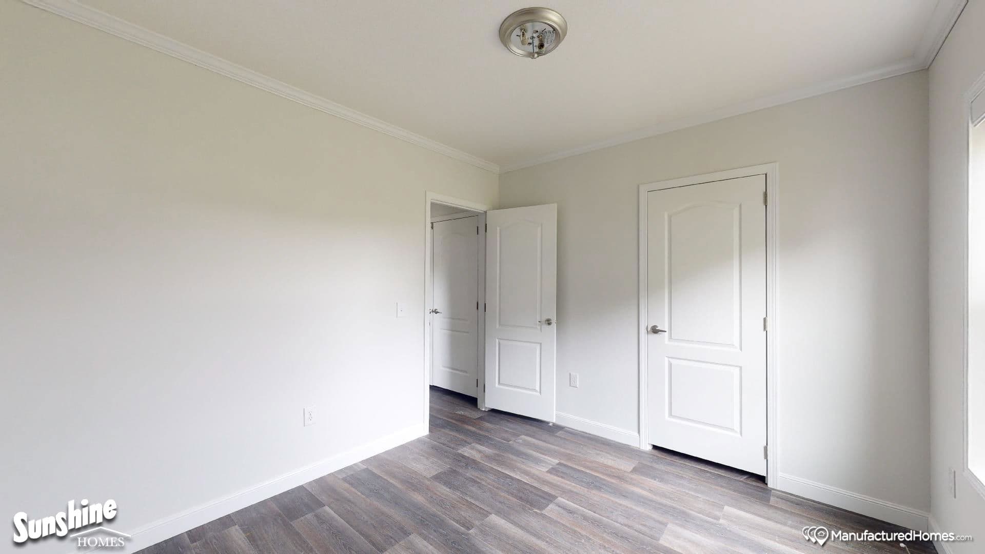 Pri1670-1005 bedroom home features