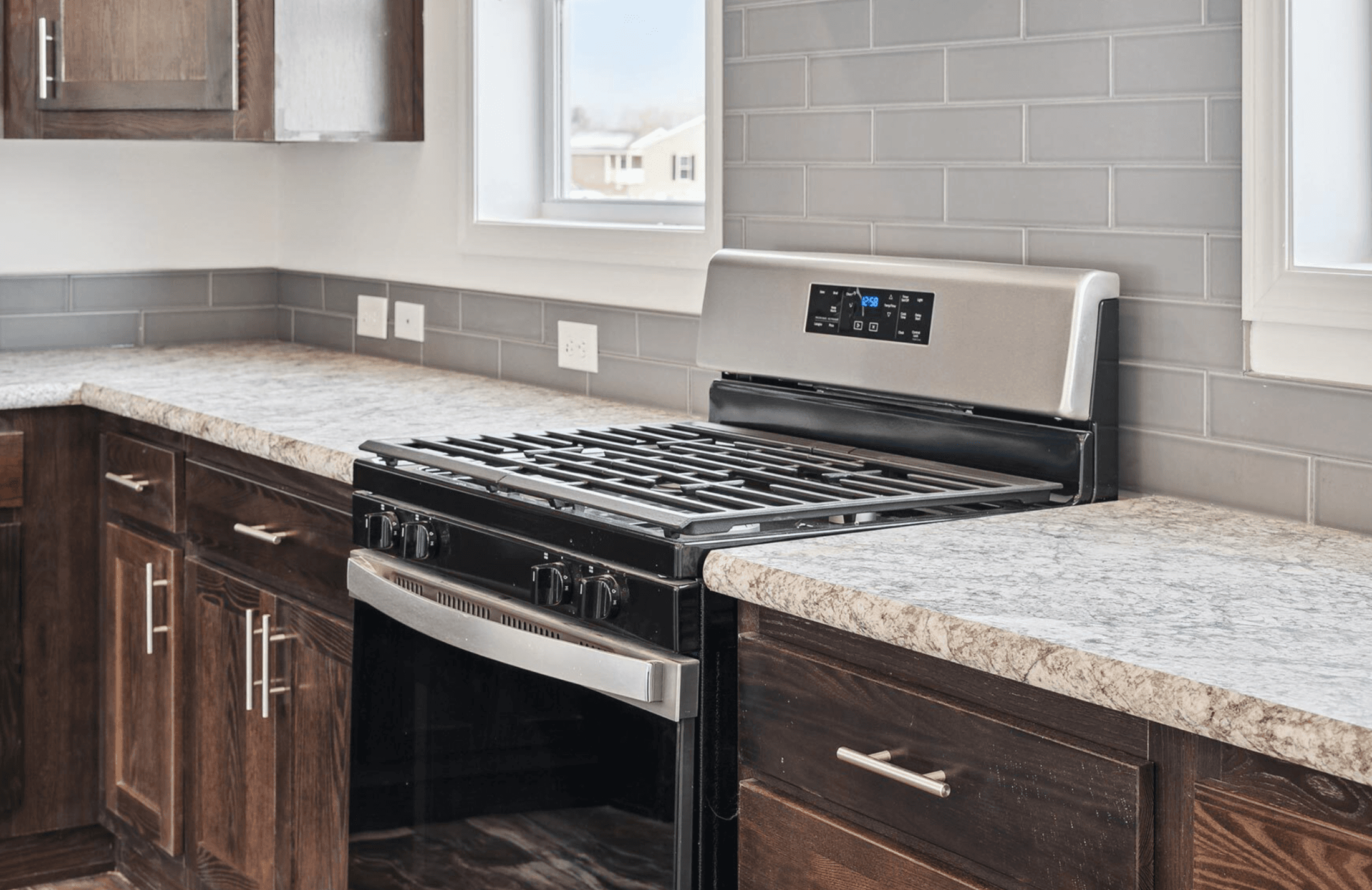 N675 kitchen home features