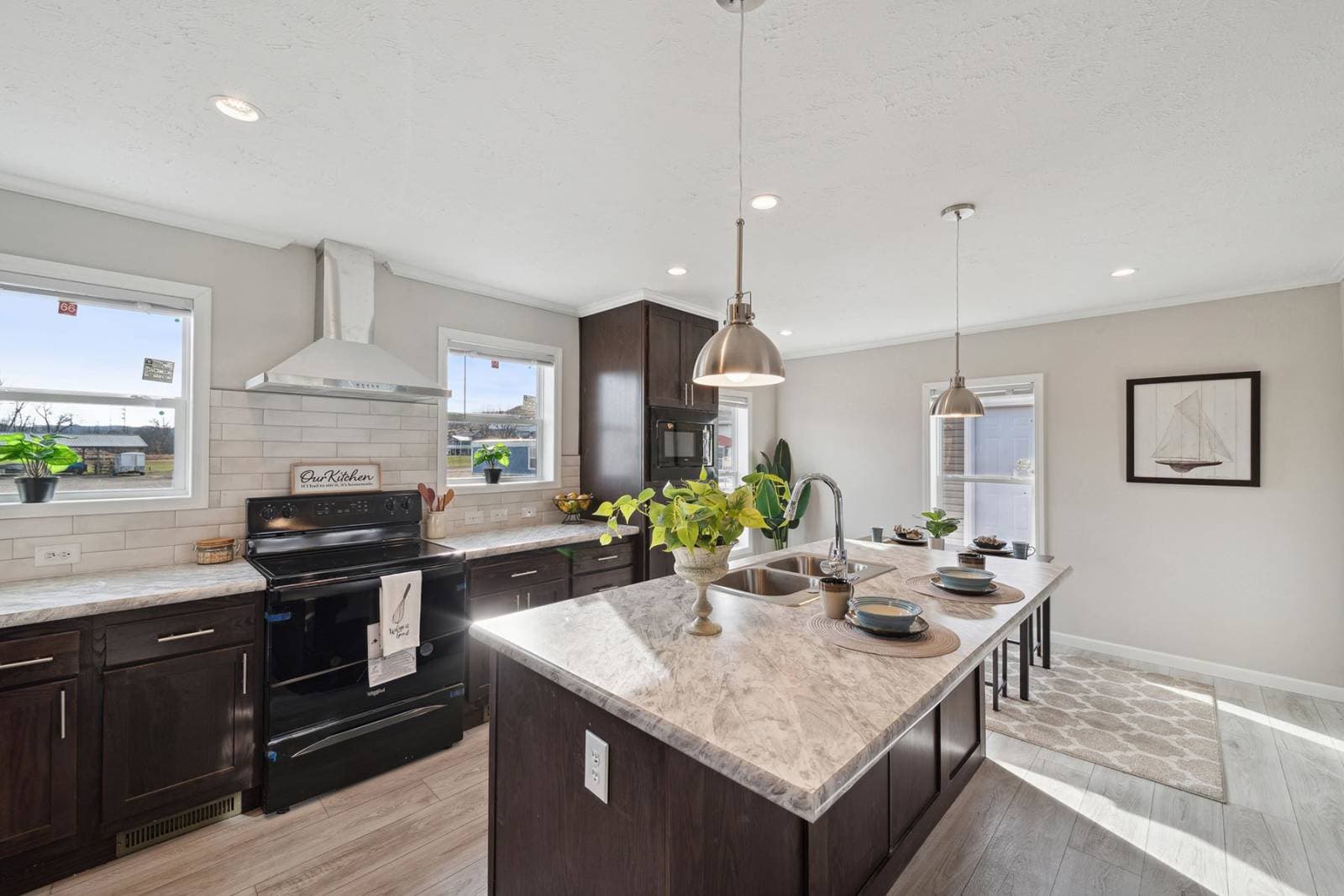 N656 kitchen home features