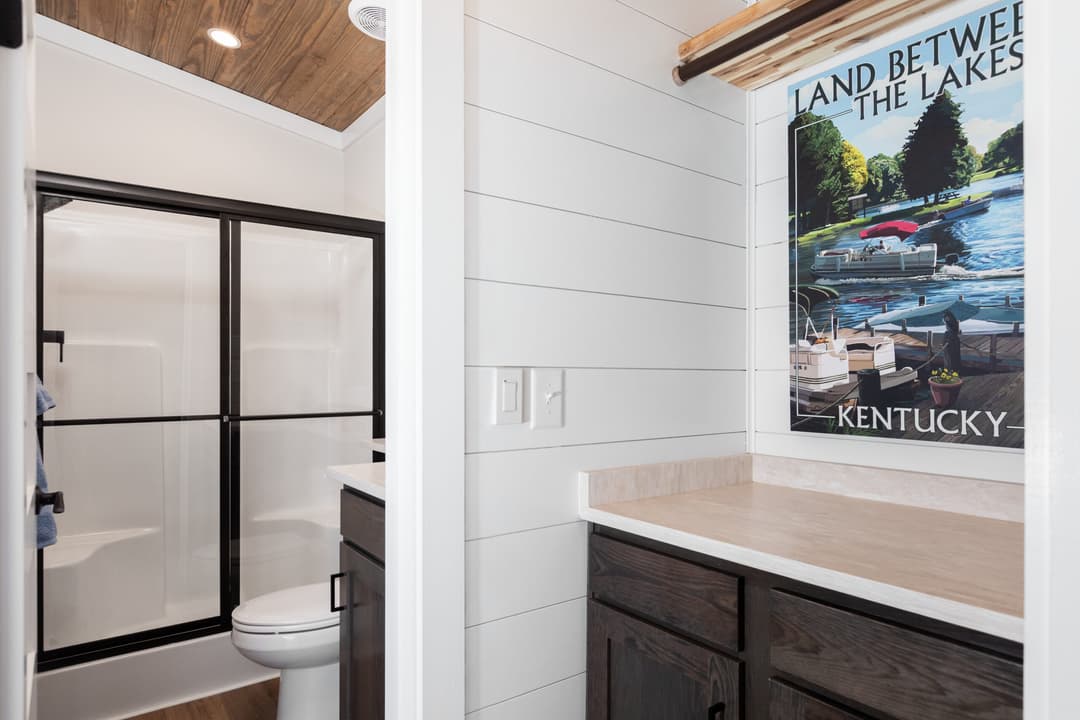 Kinlock bathroom home features