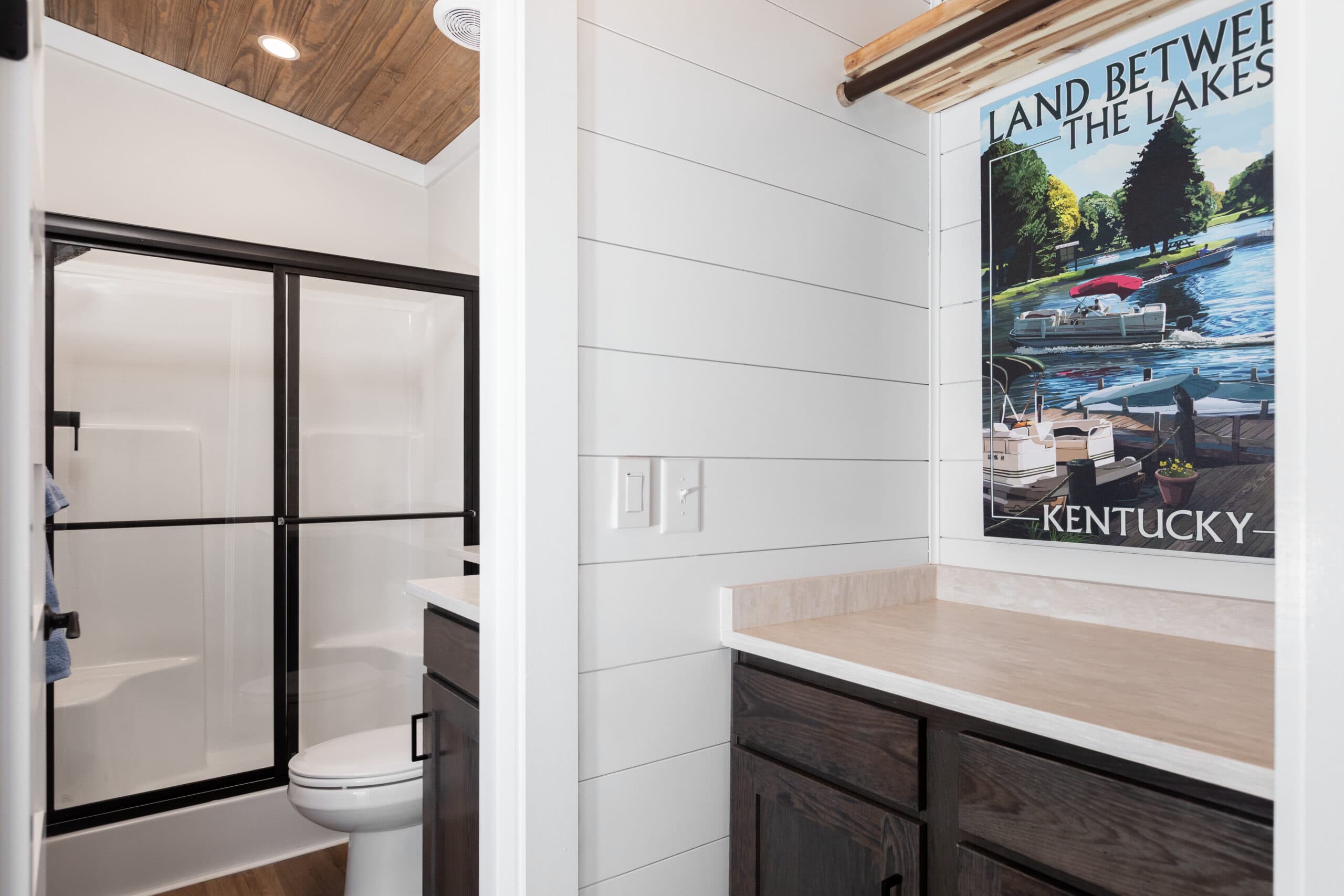 Kinlock bathroom home features