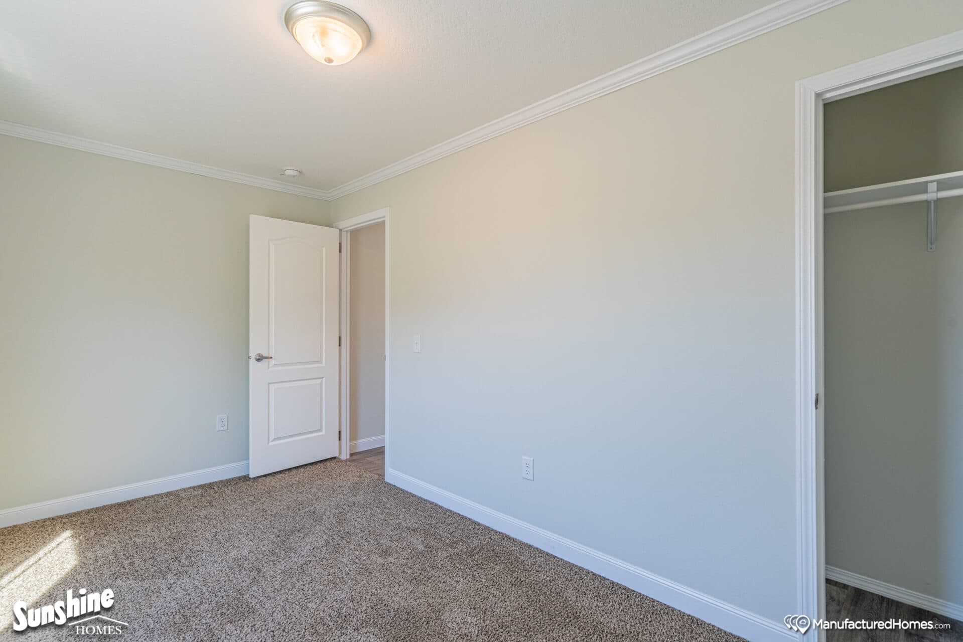 Pri1684-1009 bedroom home features