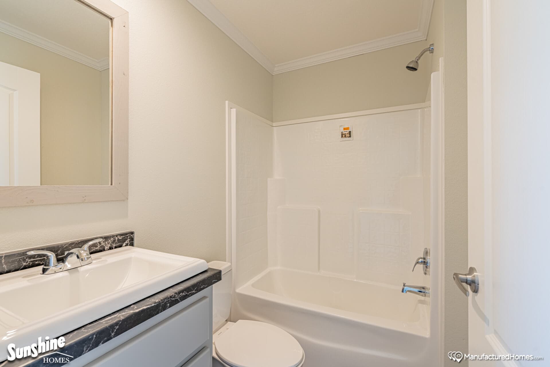 Pri1684-1009 bathroom home features