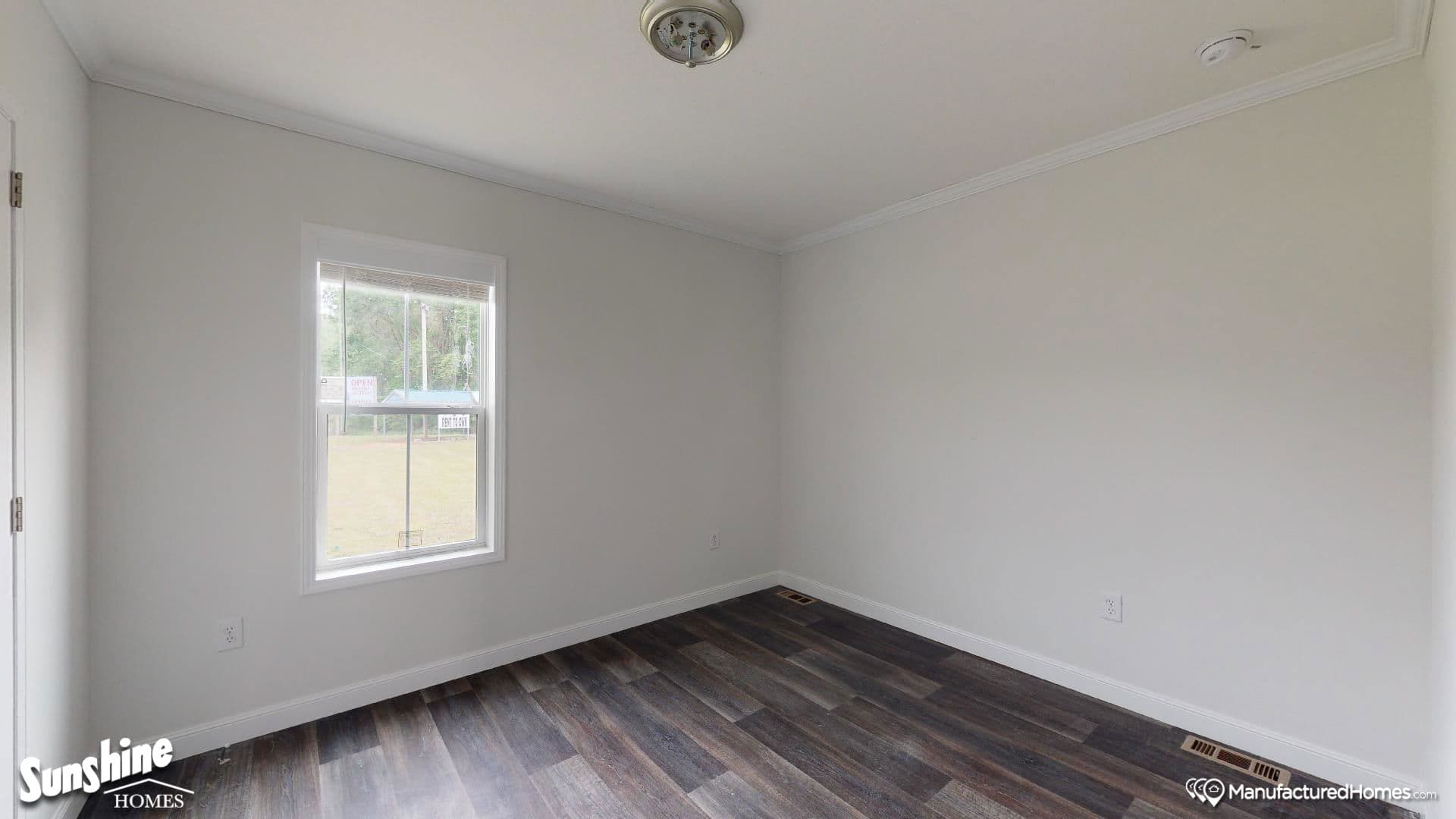 Pri1670-1005 bedroom home features