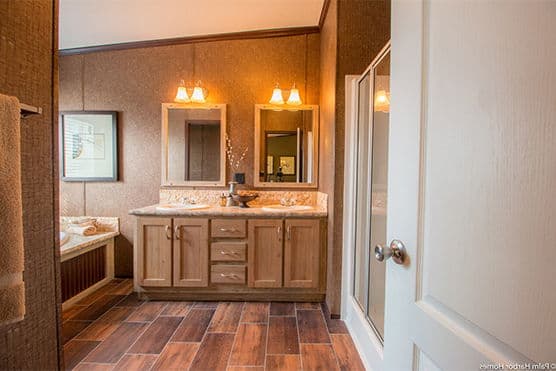 Retreat 30643r bathroom home features