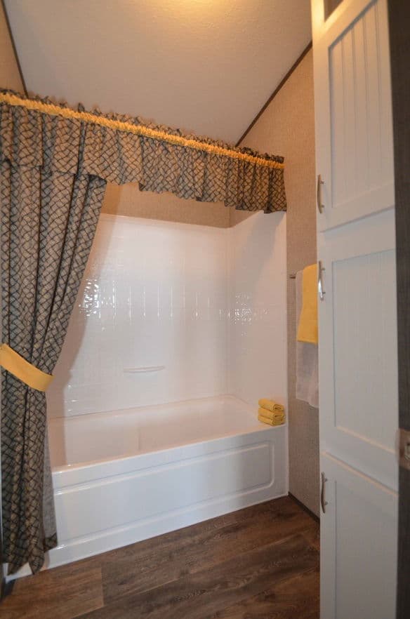 Benbrook 30643b bathroom home features