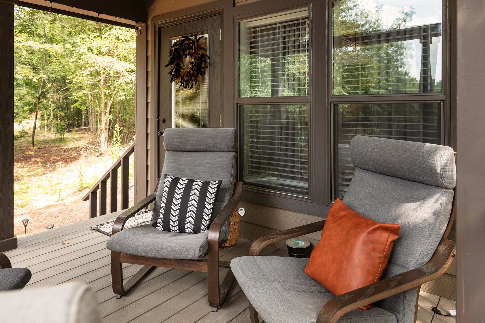 Swayback exterior home features