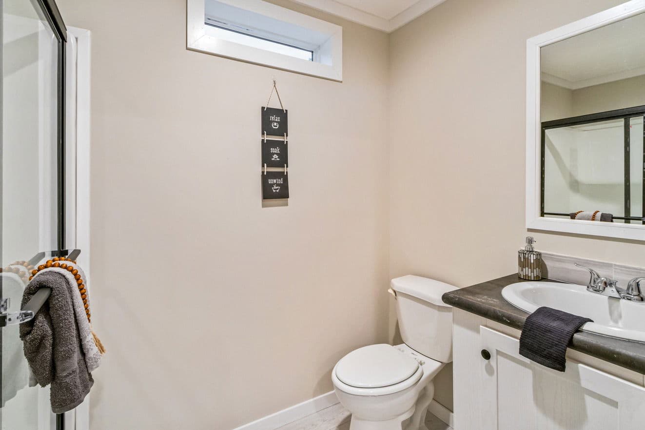 Urban 16462u bathroom home features