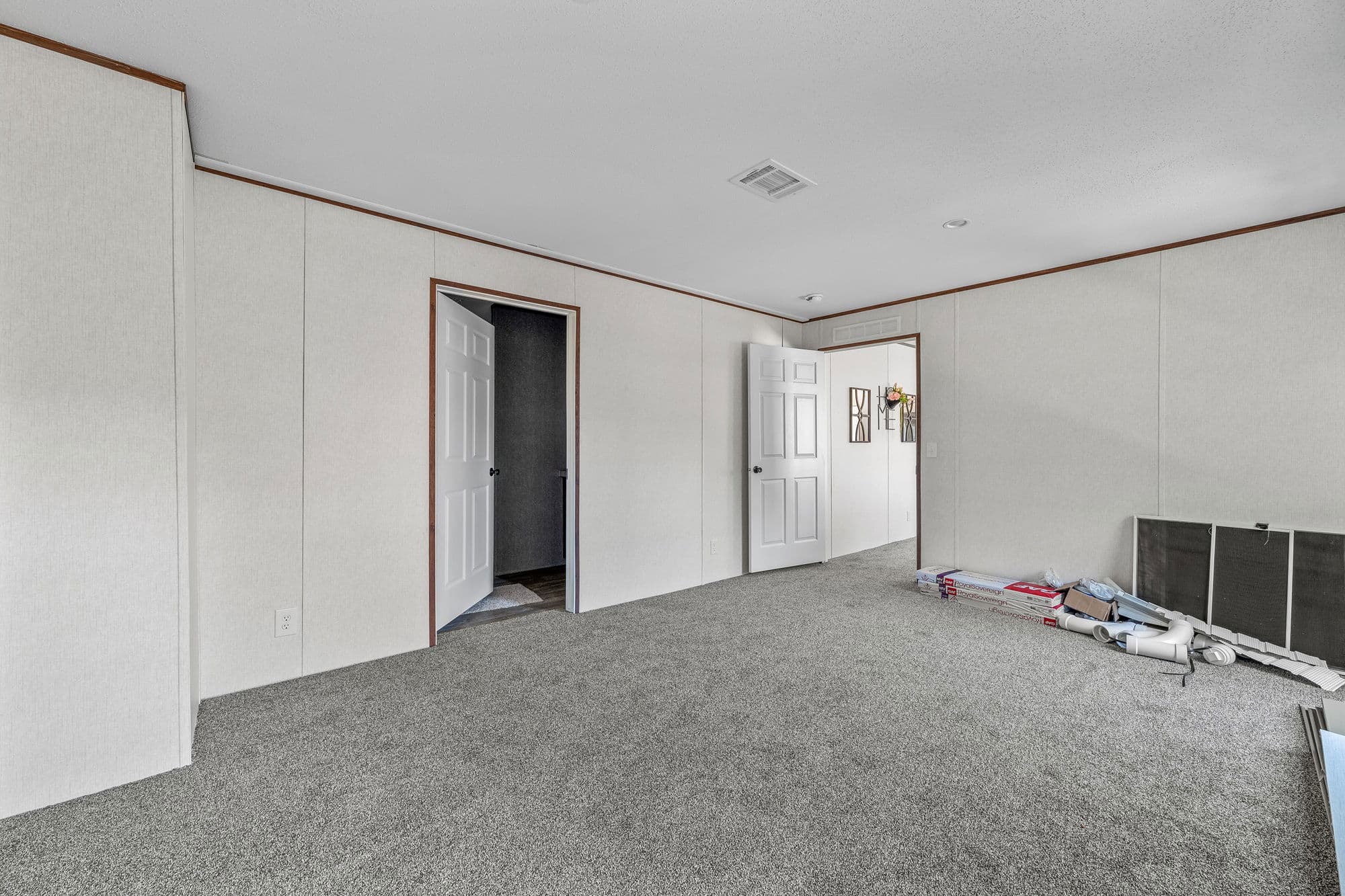 Mj bedroom home features