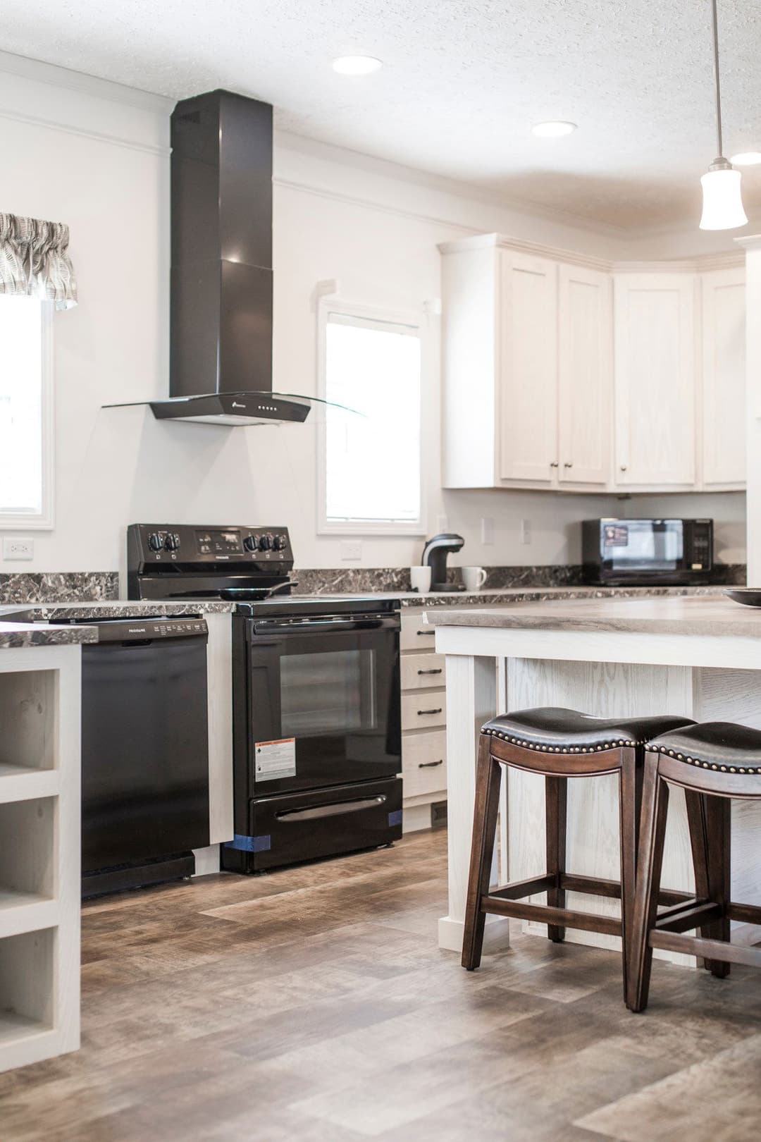 3558 jamestown kitchen home features