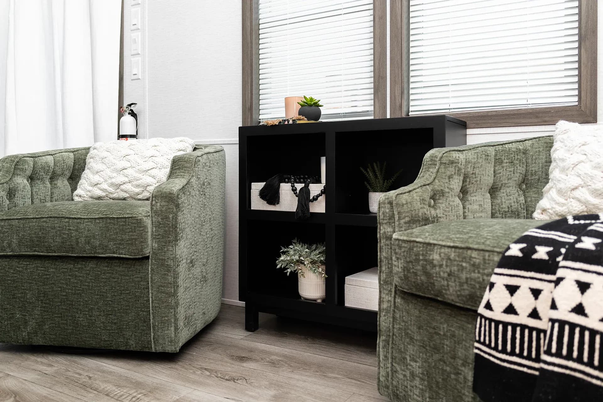 Canvas 7001 interior home features