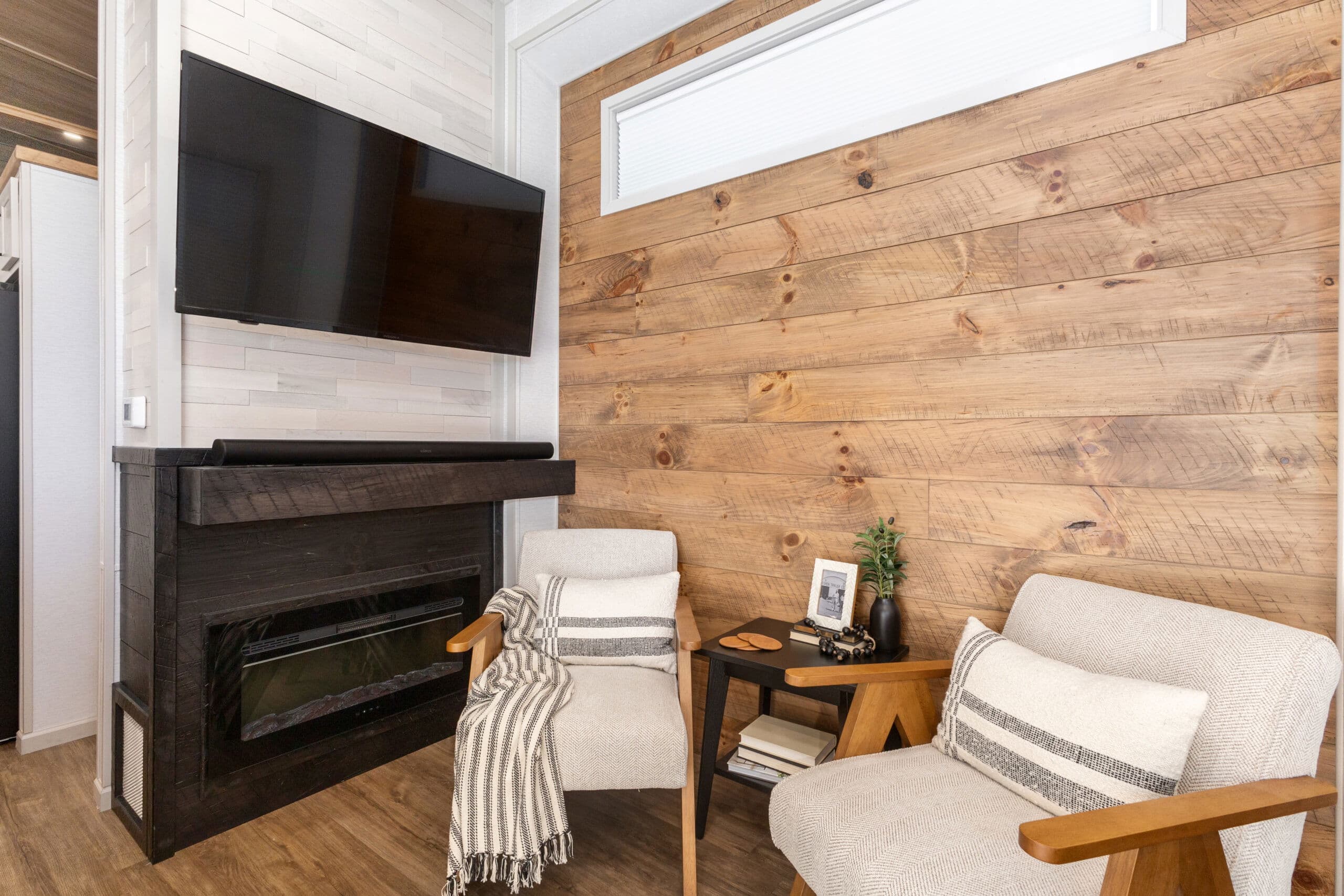 Eldorado 9099pwd interior home features