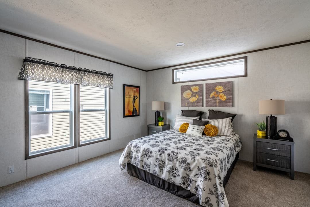 Entertainer 28764e bedroom home features