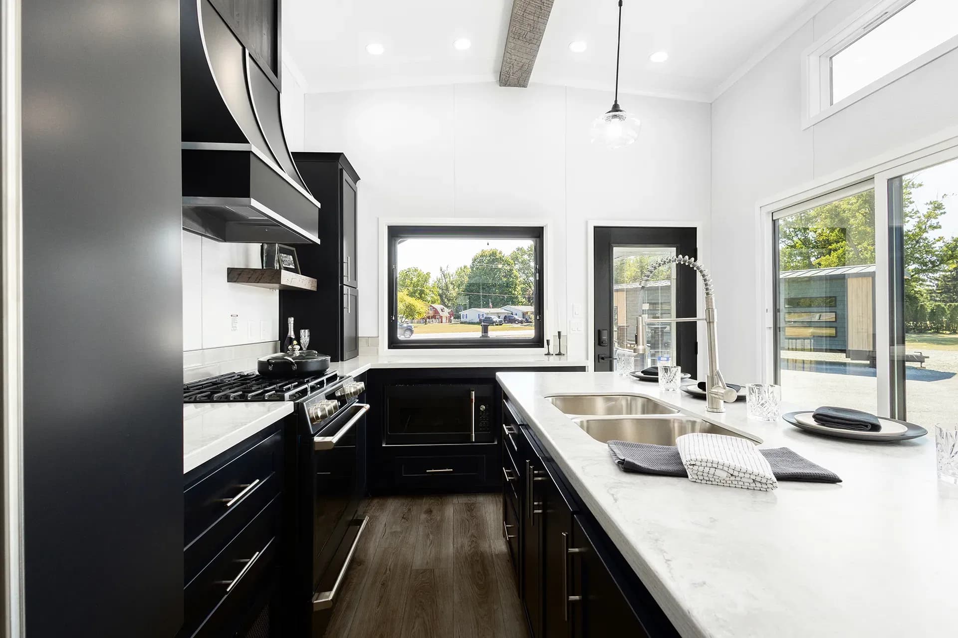 Island 6430p kitchen home features