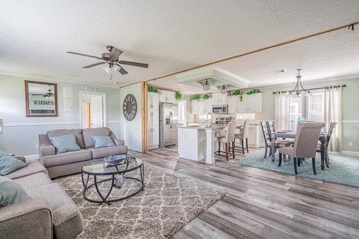 Camron 28563f interior home features