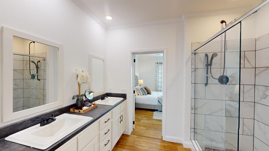 Pri3284-2010-2 bathroom home features