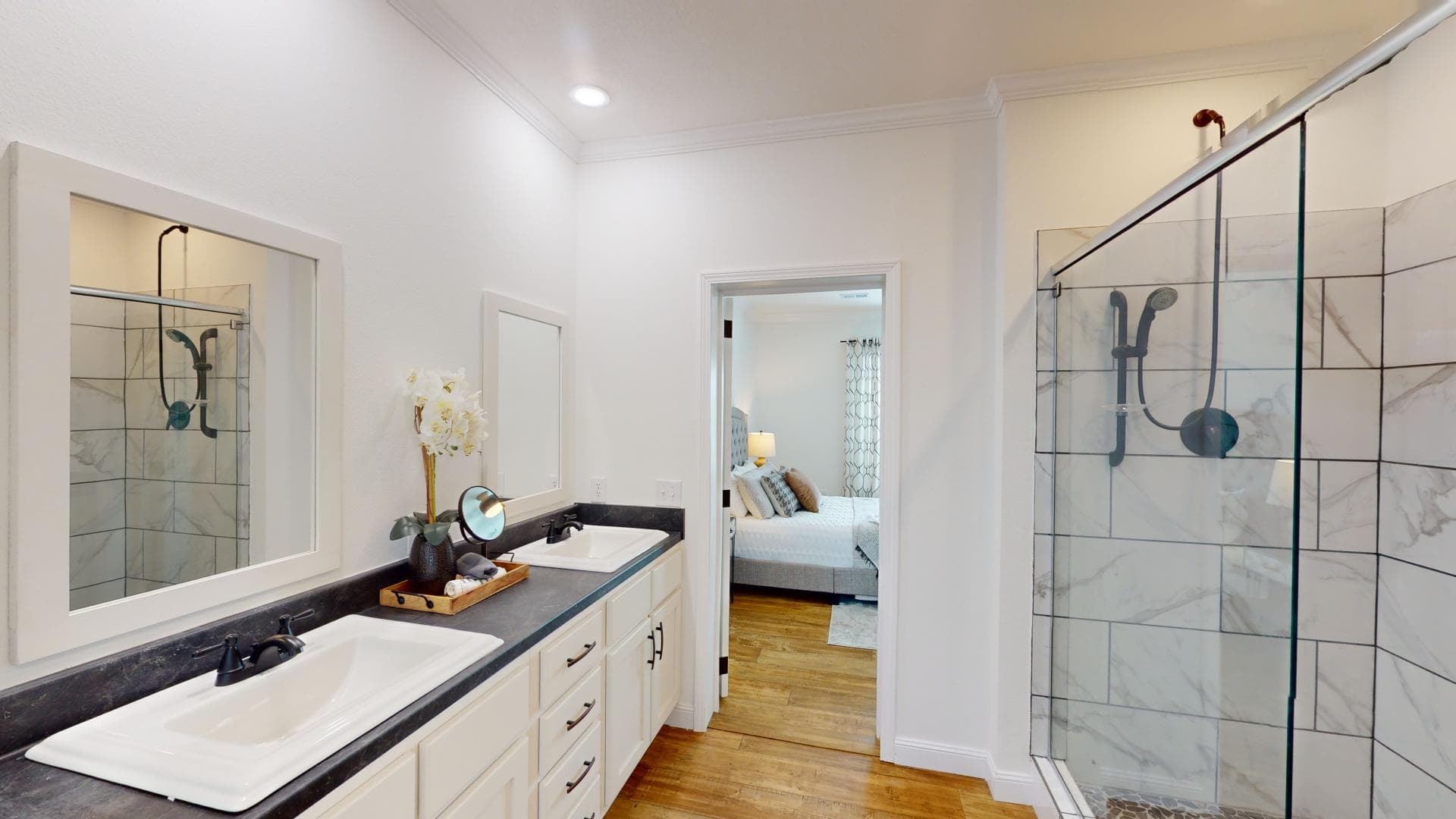 Pri3284-2010-2 bathroom home features