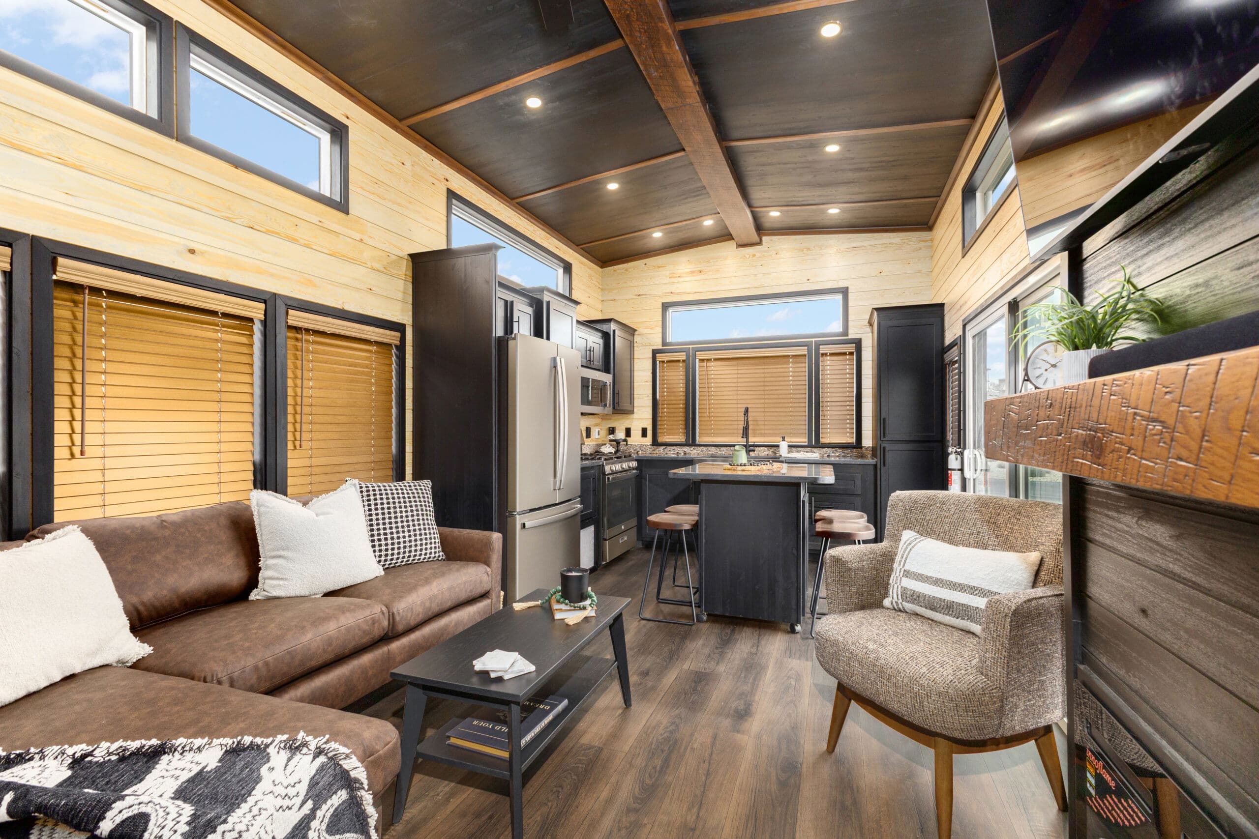 Eldorado 9001 interior home features