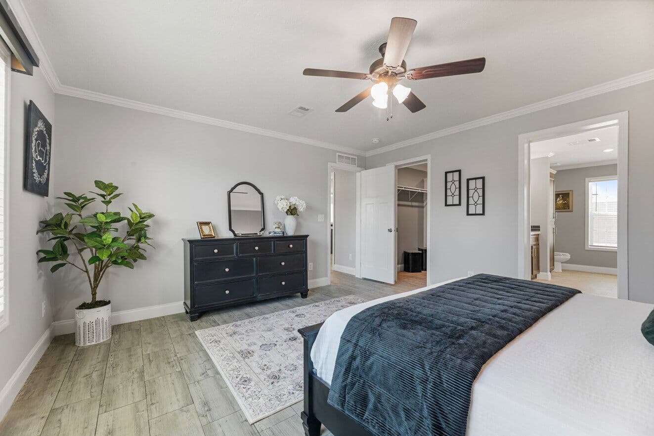 Jones 32764b bedroom home features