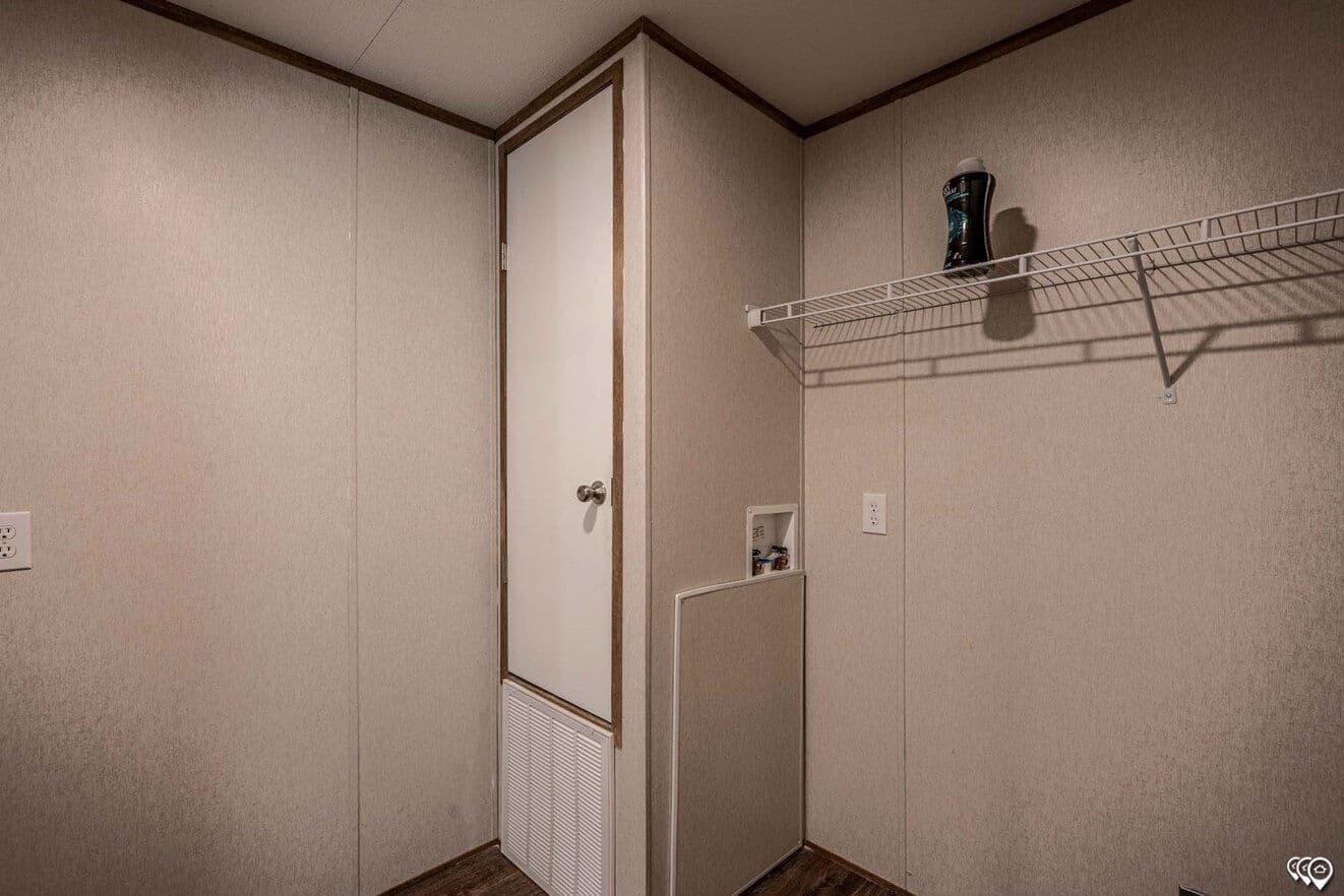 Pinnacle 28563p interior home features