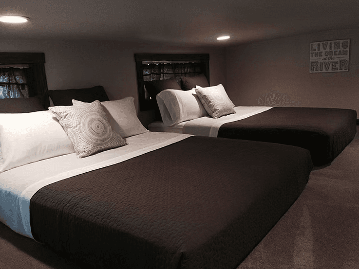 Eagles landing bedroom home features